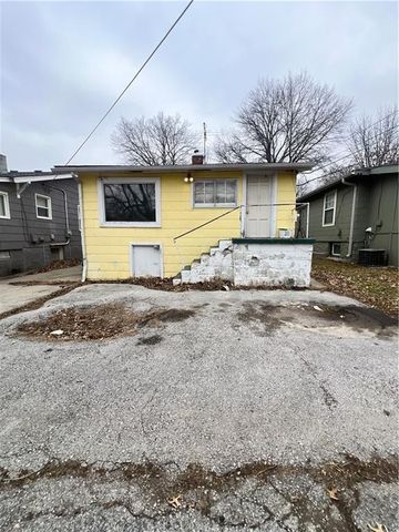 5211 Gladstone Boulevard, Kansas City, MO 64123