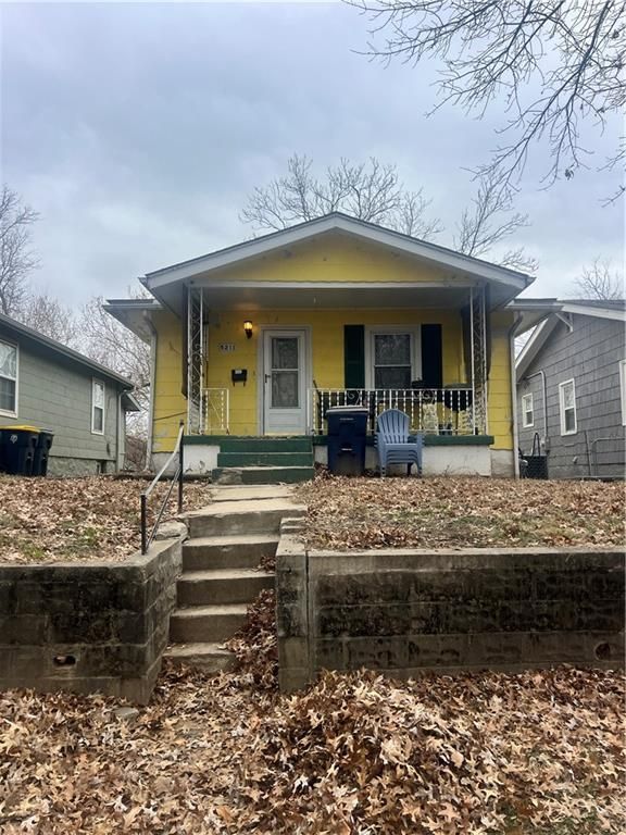 5211 Gladstone Boulevard, Kansas City, MO 64123