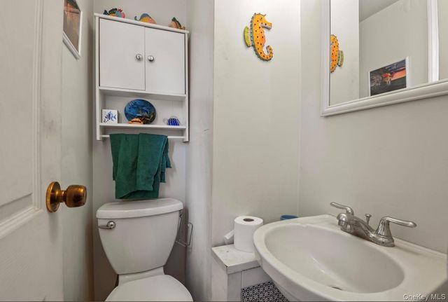 5 Cedar Avenue, Farmingdale, NY 11735