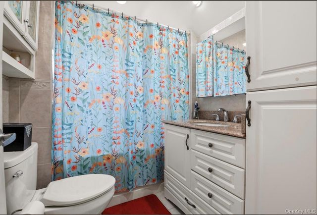 5 Cedar Avenue, Farmingdale, NY 11735