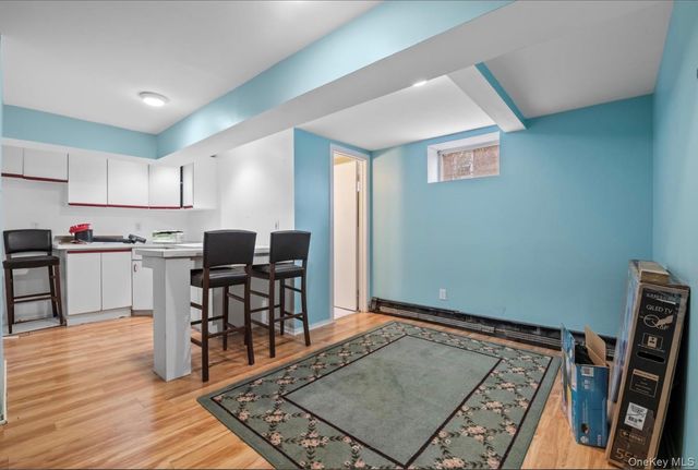 5 Cedar Avenue, Farmingdale, NY 11735