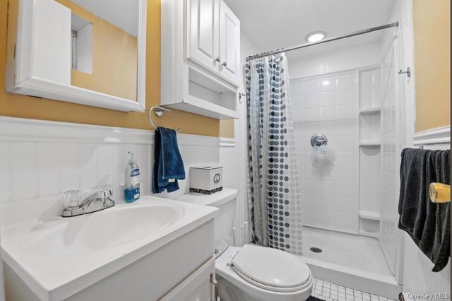 5 Cedar Avenue, Farmingdale, NY 11735