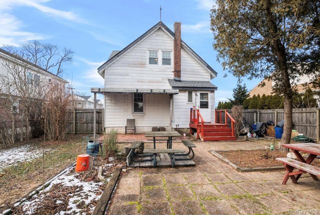 5 Cedar Avenue, Farmingdale, NY 11735