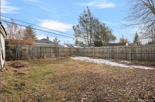 5 Cedar Avenue, Farmingdale, NY 11735