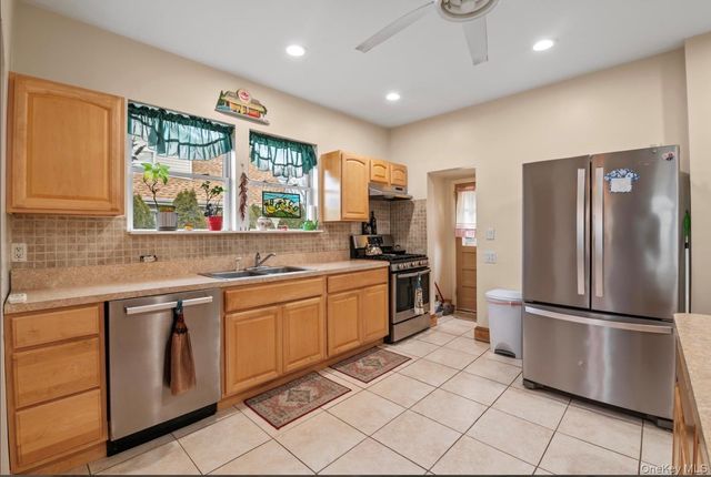 5 Cedar Avenue, Farmingdale, NY 11735