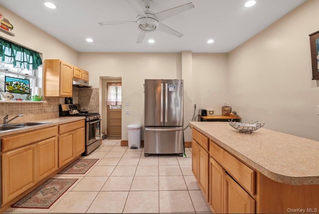 5 Cedar Avenue, Farmingdale, NY 11735