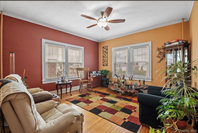 5 Cedar Avenue, Farmingdale, NY 11735