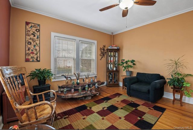 5 Cedar Avenue, Farmingdale, NY 11735