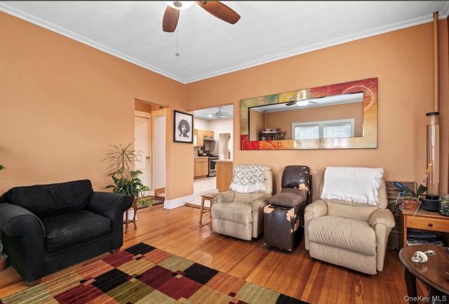 5 Cedar Avenue, Farmingdale, NY 11735