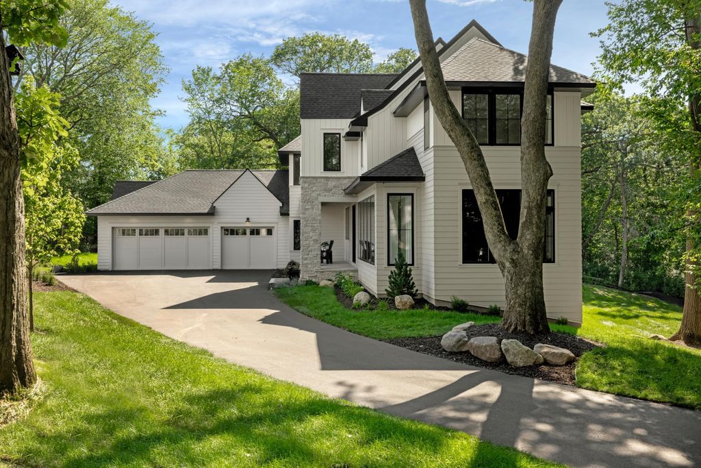 260 Eastwood Court, Chanhassen, MN 55317