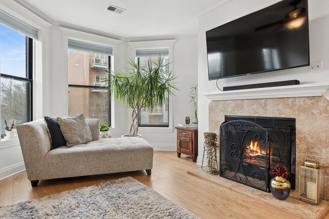 3909 N Sheridan Road 3H, Chicago, IL 60613