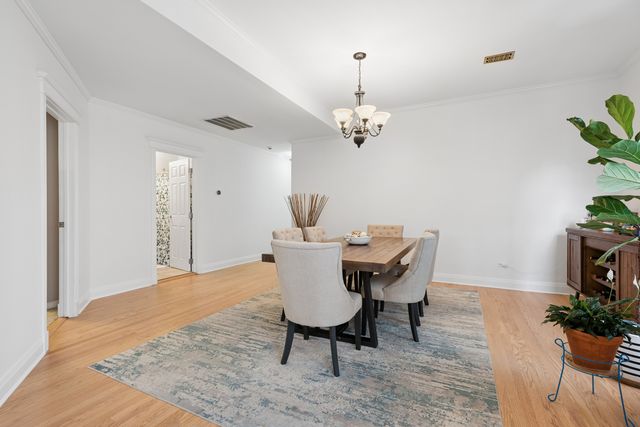 3909 N Sheridan Road 3H, Chicago, IL 60613