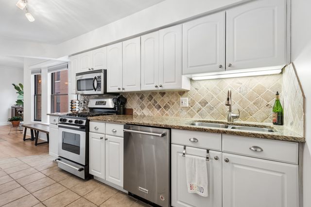 3909 N Sheridan Road 3H, Chicago, IL 60613