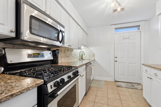 3909 N Sheridan Road 3H, Chicago, IL 60613