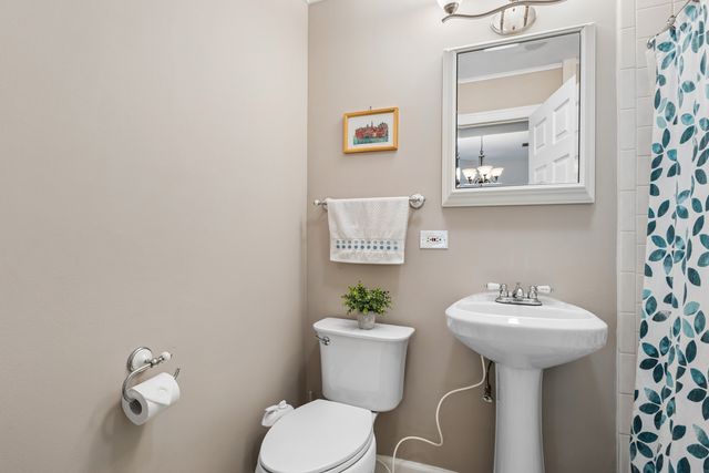 3909 N Sheridan Road 3H, Chicago, IL 60613