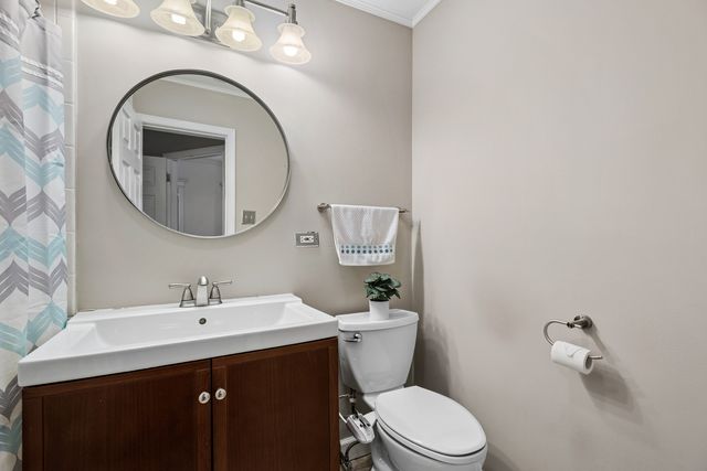 3909 N Sheridan Road 3H, Chicago, IL 60613