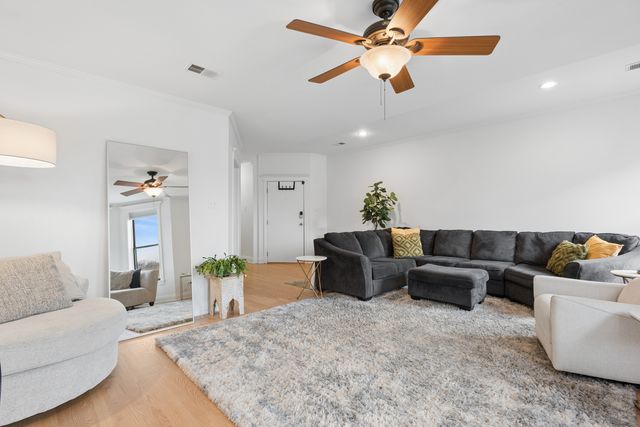 3909 N Sheridan Road 3H, Chicago, IL 60613