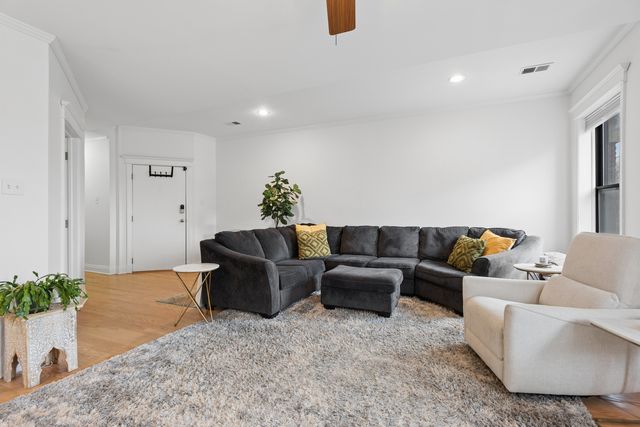 3909 N Sheridan Road 3H, Chicago, IL 60613