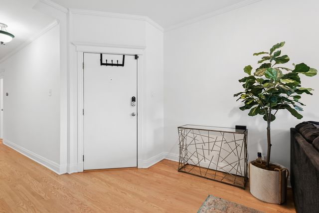 3909 N Sheridan Road 3H, Chicago, IL 60613