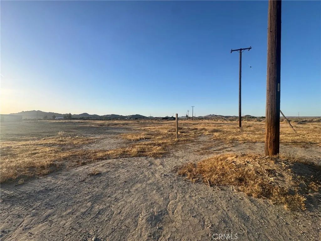 171 Avenue Q12, Llano, CA 93591