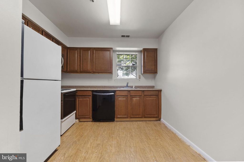 Image 18 of property listing at 8801 RUSLAND CT, Fort Washington, MD 20744