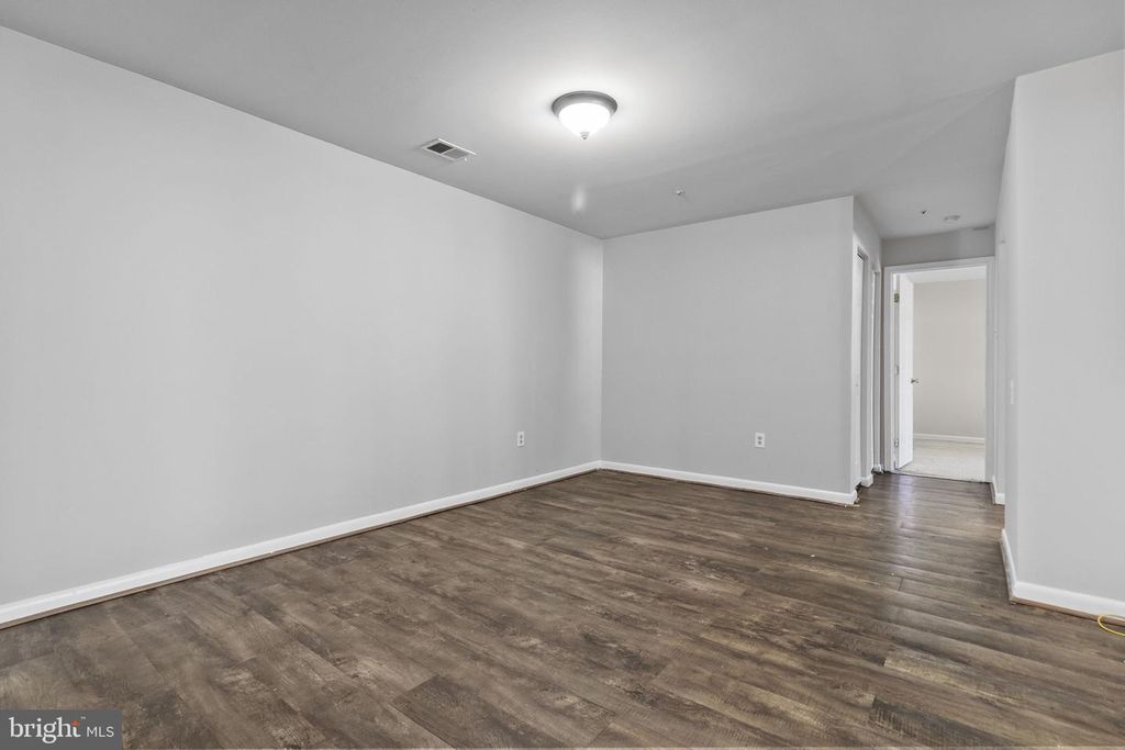 Image 5 of property listing at 8801 RUSLAND CT, Fort Washington, MD 20744