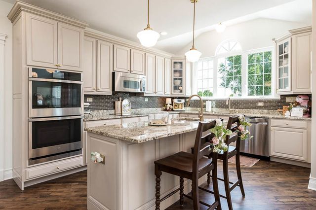 3515 TOURNAMENT Drive, Elgin, IL 60124