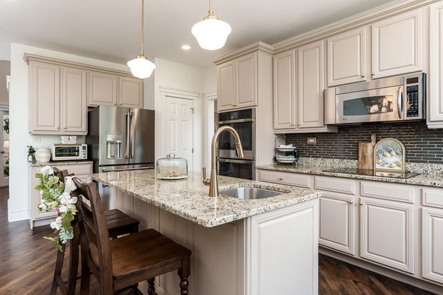 3515 TOURNAMENT Drive, Elgin, IL 60124