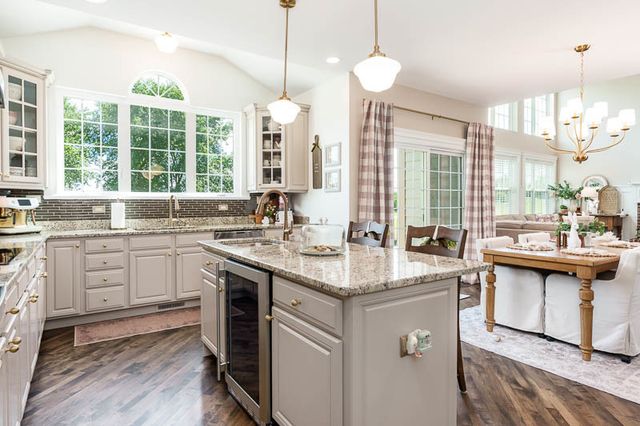 3515 TOURNAMENT Drive, Elgin, IL 60124