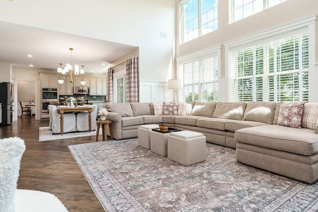 3515 TOURNAMENT Drive, Elgin, IL 60124