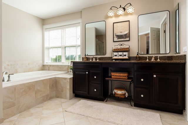3515 TOURNAMENT Drive, Elgin, IL 60124