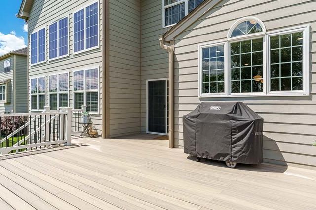 3515 TOURNAMENT Drive, Elgin, IL 60124