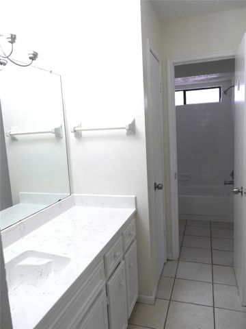 13840 Hollowgreen Drive 106, Houston, TX 77082