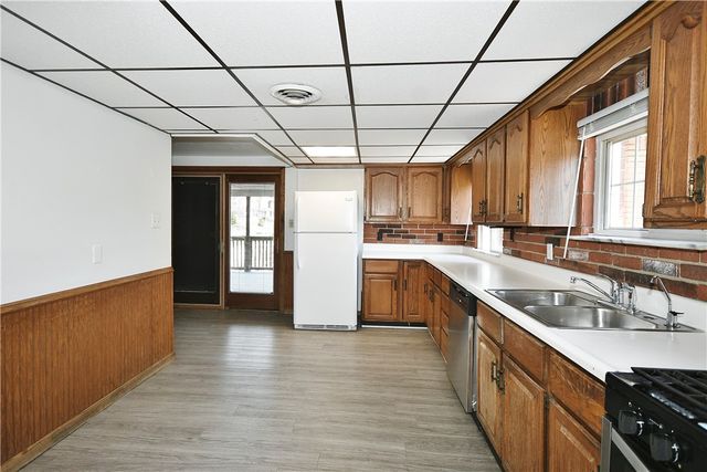 2102 West St, Munhall, PA 15120