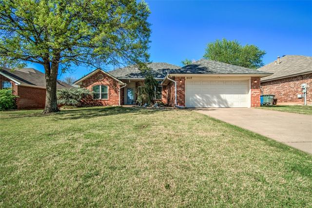2117 Summer Hollow Lane, Edmond, OK 73013
