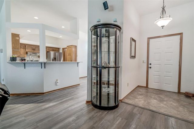 2117 Summer Hollow Lane, Edmond, OK 73013