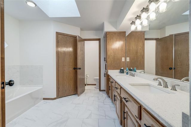 2117 Summer Hollow Lane, Edmond, OK 73013