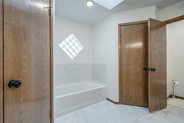 2117 Summer Hollow Lane, Edmond, OK 73013