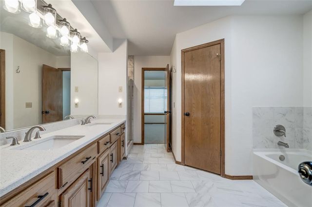 2117 Summer Hollow Lane, Edmond, OK 73013