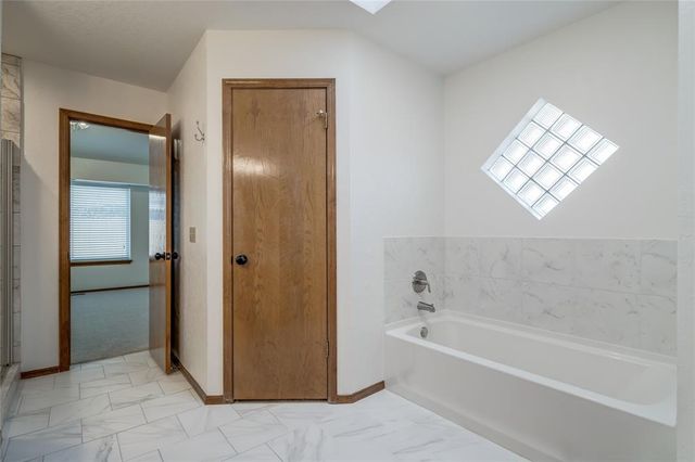 2117 Summer Hollow Lane, Edmond, OK 73013