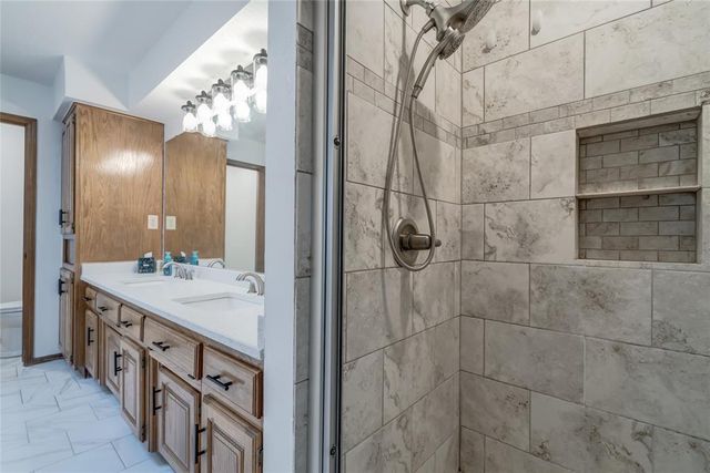 2117 Summer Hollow Lane, Edmond, OK 73013