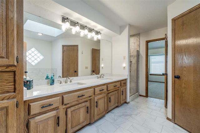 2117 Summer Hollow Lane, Edmond, OK 73013