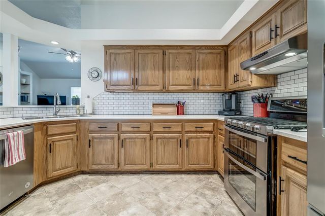 2117 Summer Hollow Lane, Edmond, OK 73013