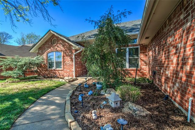 2117 Summer Hollow Lane, Edmond, OK 73013