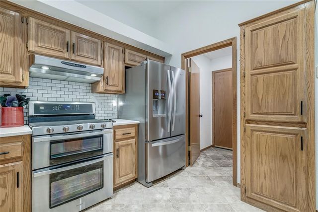 2117 Summer Hollow Lane, Edmond, OK 73013