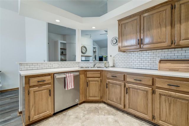 2117 Summer Hollow Lane, Edmond, OK 73013