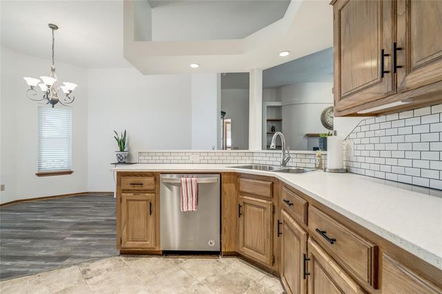 2117 Summer Hollow Lane, Edmond, OK 73013