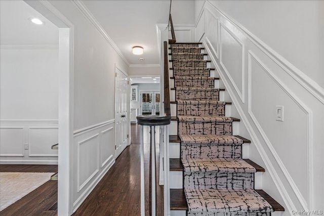 350 Dogwood Lane, Manhasset, NY 11030