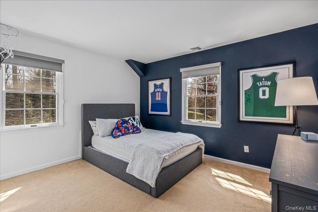 350 Dogwood Lane, Manhasset, NY 11030