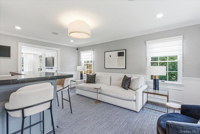 350 Dogwood Lane, Manhasset, NY 11030